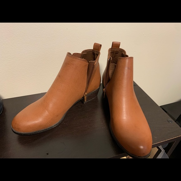 All size 7 or 7.5. Many new, as pictured with boxes. Prices $30 new, $15 used. - Picture 7 of 13